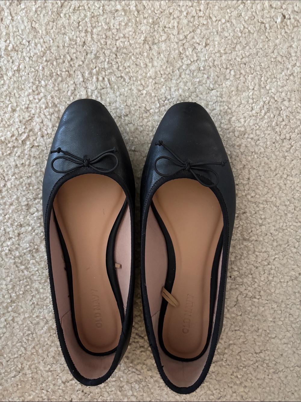 Old Navy Black Ballet Flats with Bow Accent